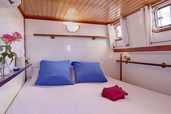 The light and airy cabins aboard Athos offer
either queen or twin beds<br> with plenty of storage room underneath
