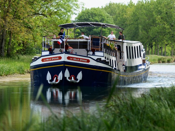 The 12-passenger Deluxe hotel barge, La Belle
Epoque cruising in Burgundy