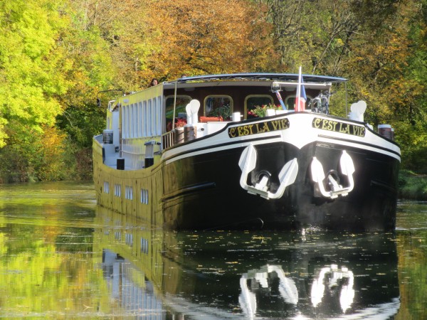 The 8-passenger Ultra Deluxe hotel
barge C'est la Vie