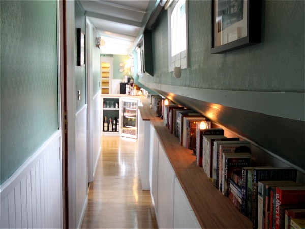 The hallway leading from the salon to the
cabins