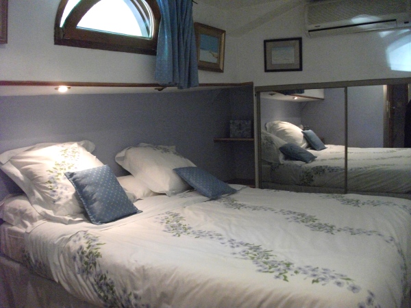 The blue & green cabins can be configured with queen or
twin beds