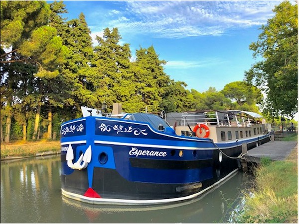 The Deluxe 6-passenger barge Esperance cruises
on the Canal du Midi