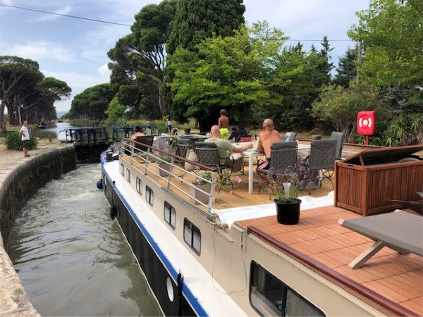 Esperance waiting in lock for water to rise
and continue cruise upstream