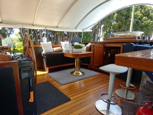 The guest sitting area in the wheelhouse on
the Esperance