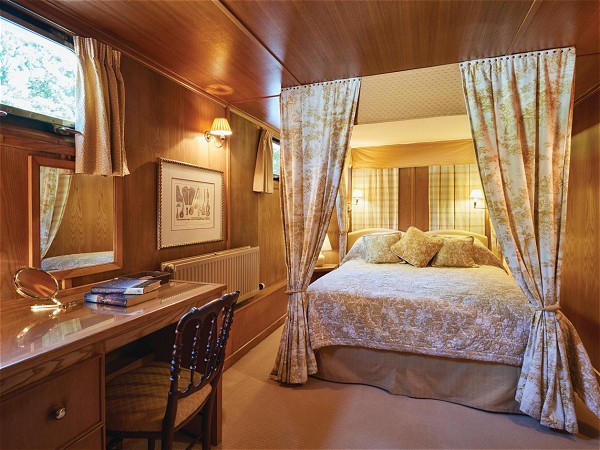 The cabins aboard the Fleur de Lys offer
either king or twin canopied beds