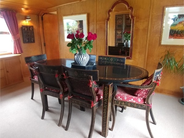 The elegant and spacious dining room aboard
the Fleur de Lys