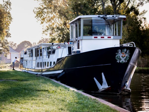 The 6-passenger Deluxe hotel barge Grand
Victoria