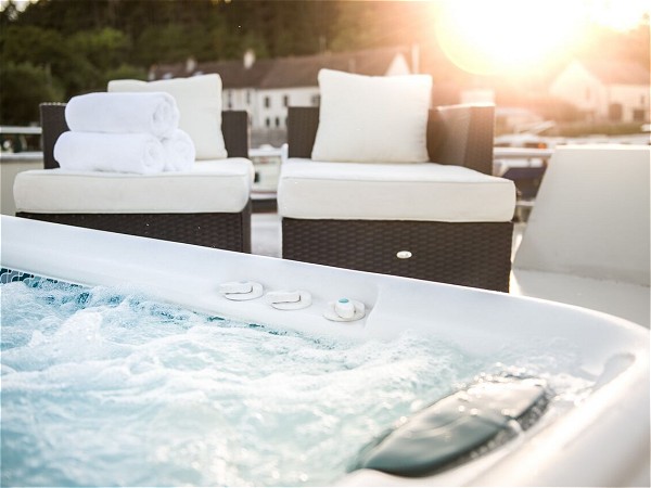 Relax in the spa pool or comfortable loungers<br>as the
Grand Victoria meanders along the canals of Southern Burgundy