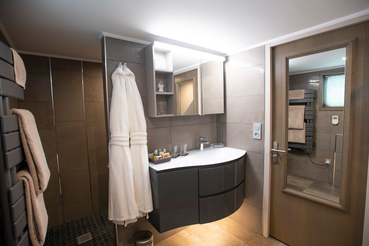 Each cabin has its own ensuite bathroom with walk in
shower and bathtub