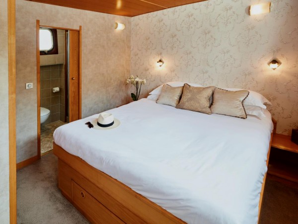 A cabin with a comfortable queen size bed
aboard the Hirondelle
