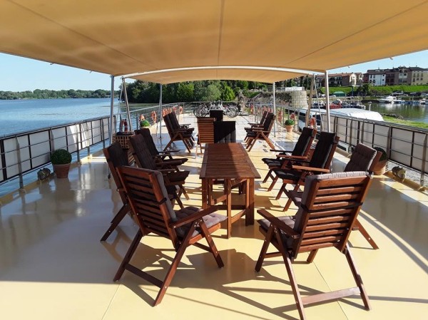 The
spacious sundeck with sunshade aboard La Bella Vita