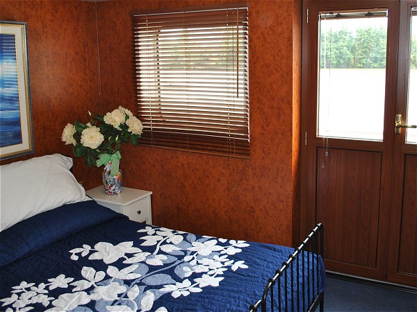 La Bella
Vita offers two Junior Suites on the main deck with queen or twin beds