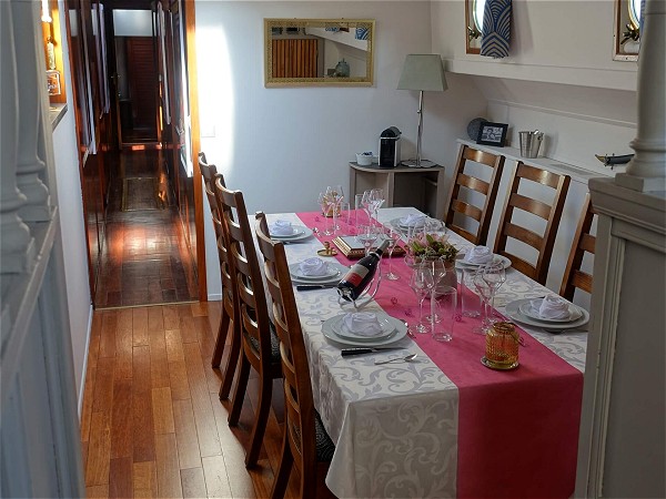 The dining room aboard La Vie en
Rose