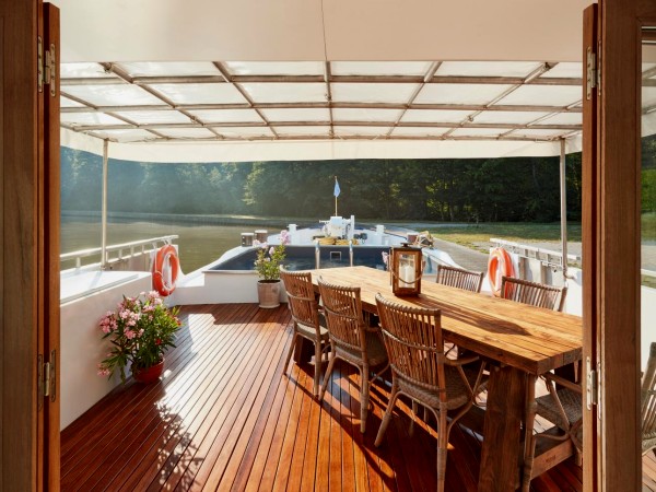 The spacious covered deck is perfect for
lounging and dining alfresco