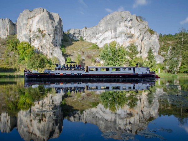 The 12-passenger First Class hotel barge
Luciole