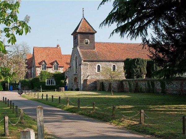 A popular
mooring on
the banks of the quaint village of Hurley