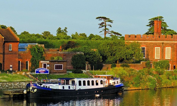 Magna
Carta moored
in Hampton Court