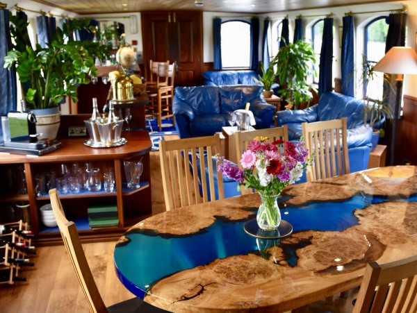 The
elegant salon and dining area
aboard the Magna Carta