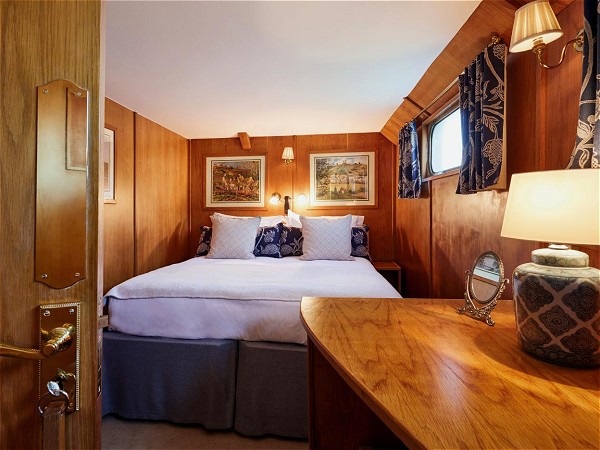 The cabins aboard the Napoleon offer either
queen or twin size accommodations