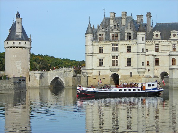 The First Class 6-passenger barge Nymphea is
the only barge cruising<br> on the River Cher in the Loire Valley