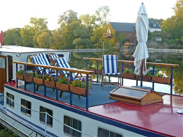 The sundeck is perfect for enjoying the
beautiful scenery