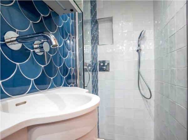 The modern and stylish bathrooms aboard Le
Papillon