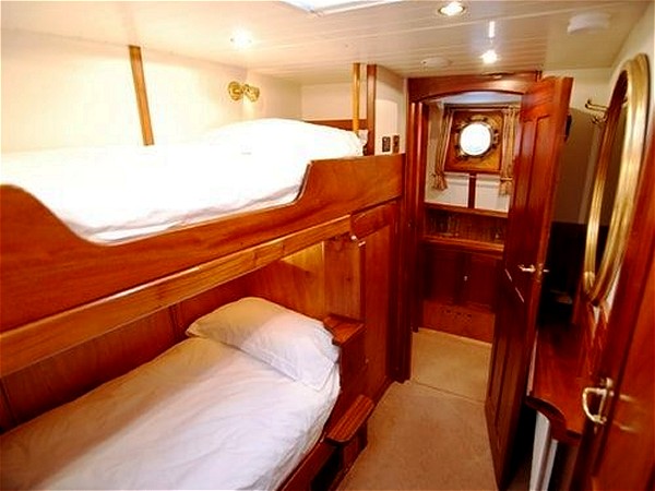 The second cabin aboard the Randle has bunk twin beds
with built in
steps