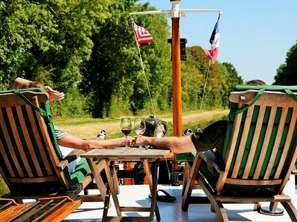 Passengers enjoy a glass of wine while taking in the
sights cruising aboard the Randle