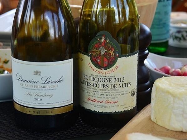 Fine regional wines are served with each course for lunch
and
dinner