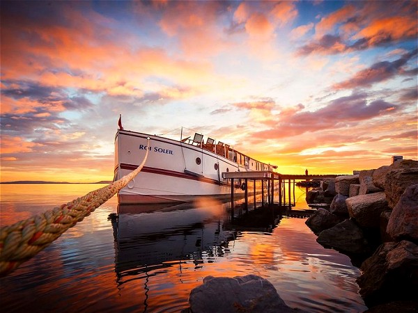 The Ultra Deluxe 6-passenger charter only barge Roi
Soleil