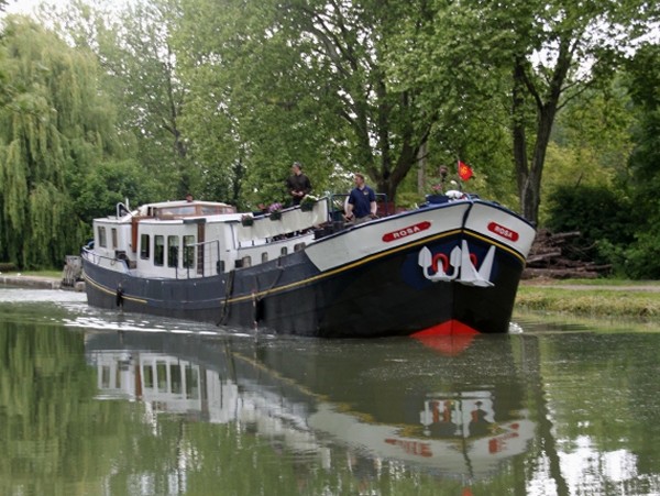 The First Class 8-passenger hotel barge Rosa