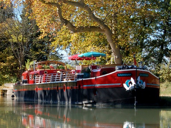 The 7-passenger Deluxe hotel barge Savannah