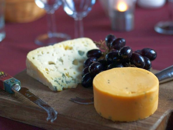 Enjoy the
local cheeses on board the Scottish Highlander