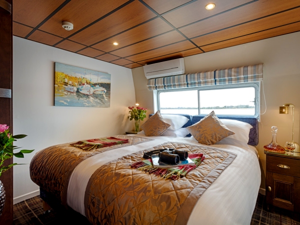 Each cabin
aboard
the Shannon Princess can be configured with a queen or two twin beds