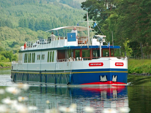 The Deluxe
12-passenger hotel barge Spirit of Scotland