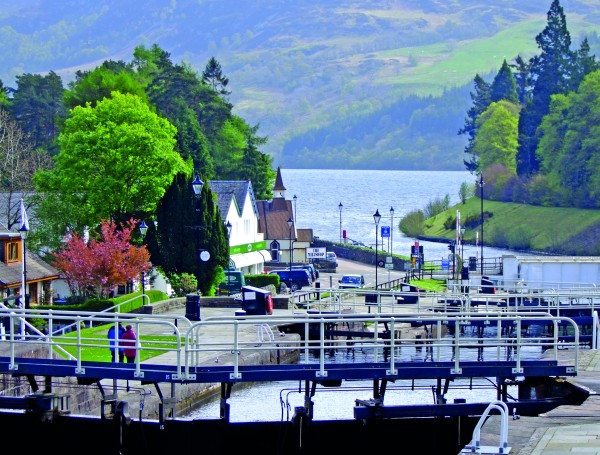 The famous
lochs in the pretty hamlet of Fort Augustus,<br> situated mid-way between
Inverness and Fort William